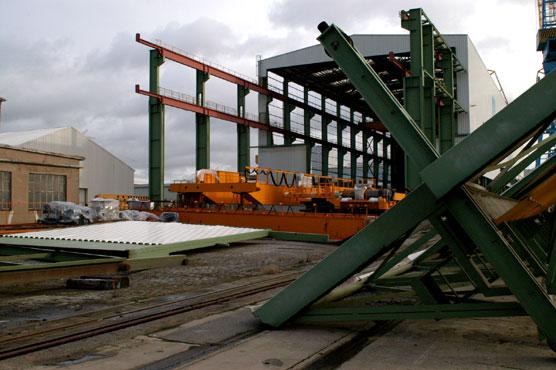 Abriss Halle und Laufkraene